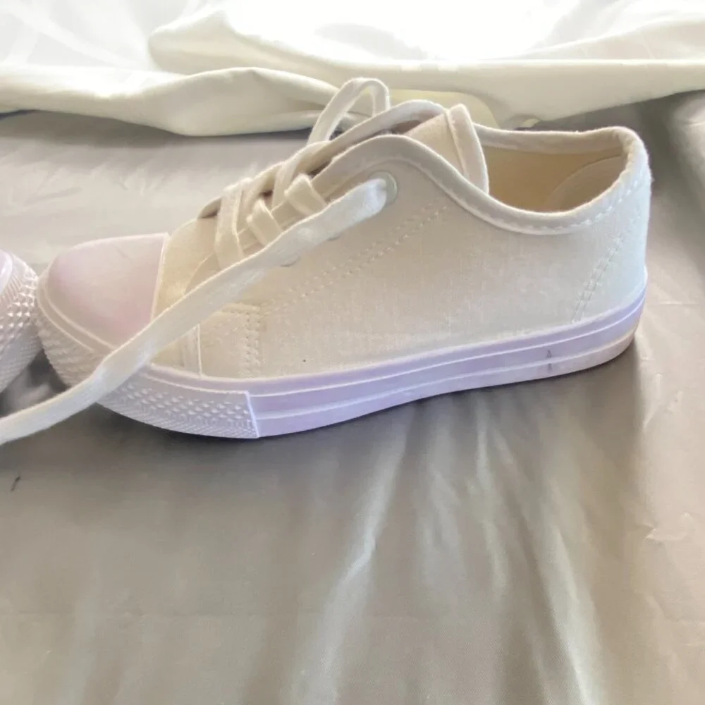 Unbranded Girls white/cream canvas shoes‎ (size 2-3)